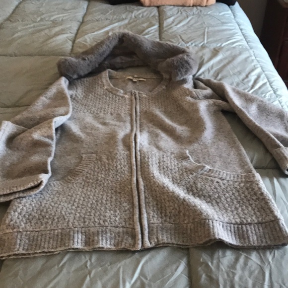 Sweater - Picture 4 of 4